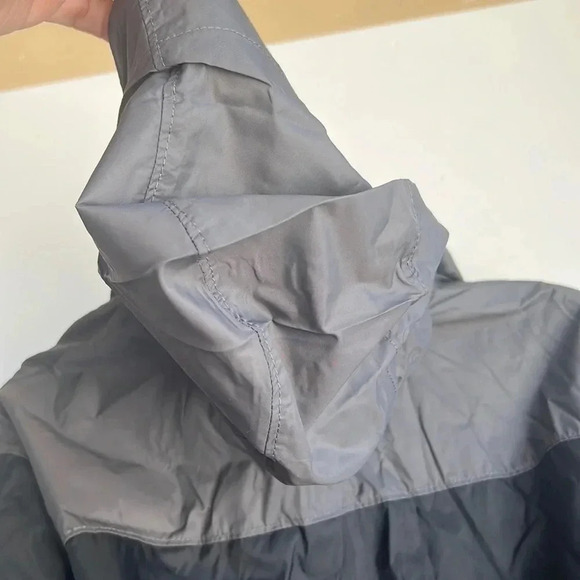 Columbia 100% Nylon Windbreaker Womens Size 1X Black/Gray Hidden Hood - Picture 9 of 12